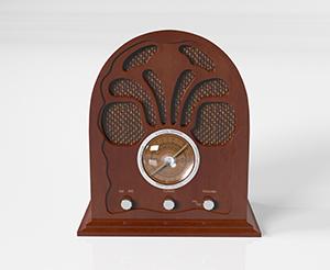 Ein altes Radio aus Holz