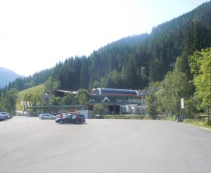 Talstation Grafenbergbahn mit Parkplatz