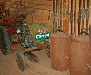 Alter Traktor im Hofmuseum